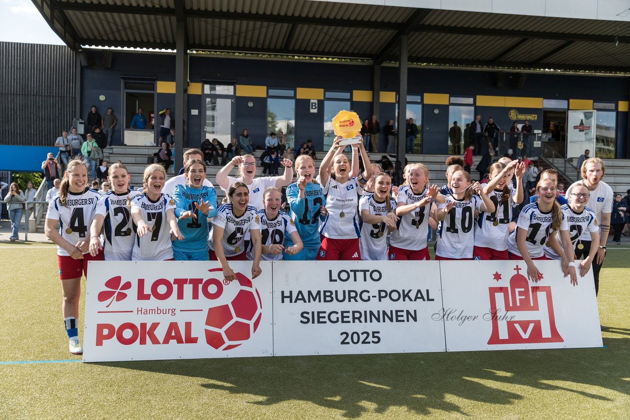 Bild 190 - wBJ Lotto Pokal Finale  Eimsbuetteler TV - Hamburger SV : Ergebnis: 0:3